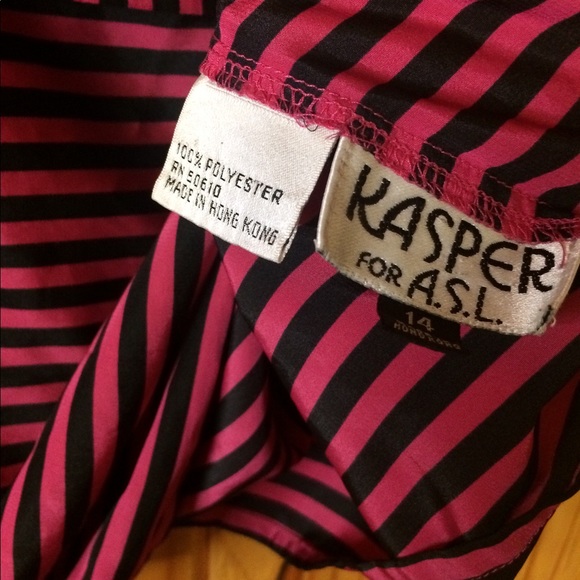 Fun 90’s Kasper Crop Top - Picture 5 of 6